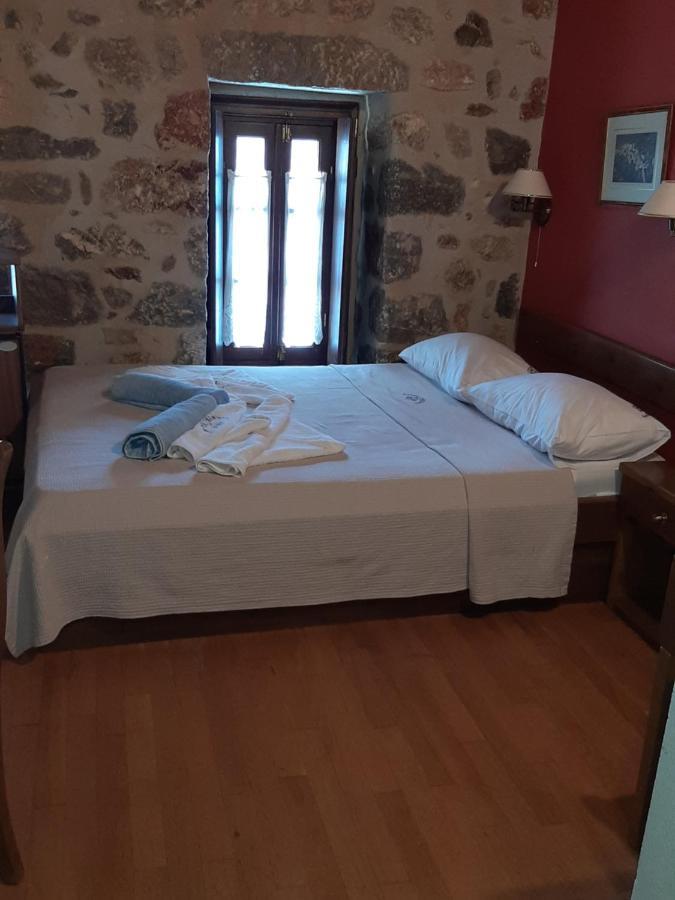Hotel Pyrgoi Theodorakaki: O Yerolimin Chambre photo