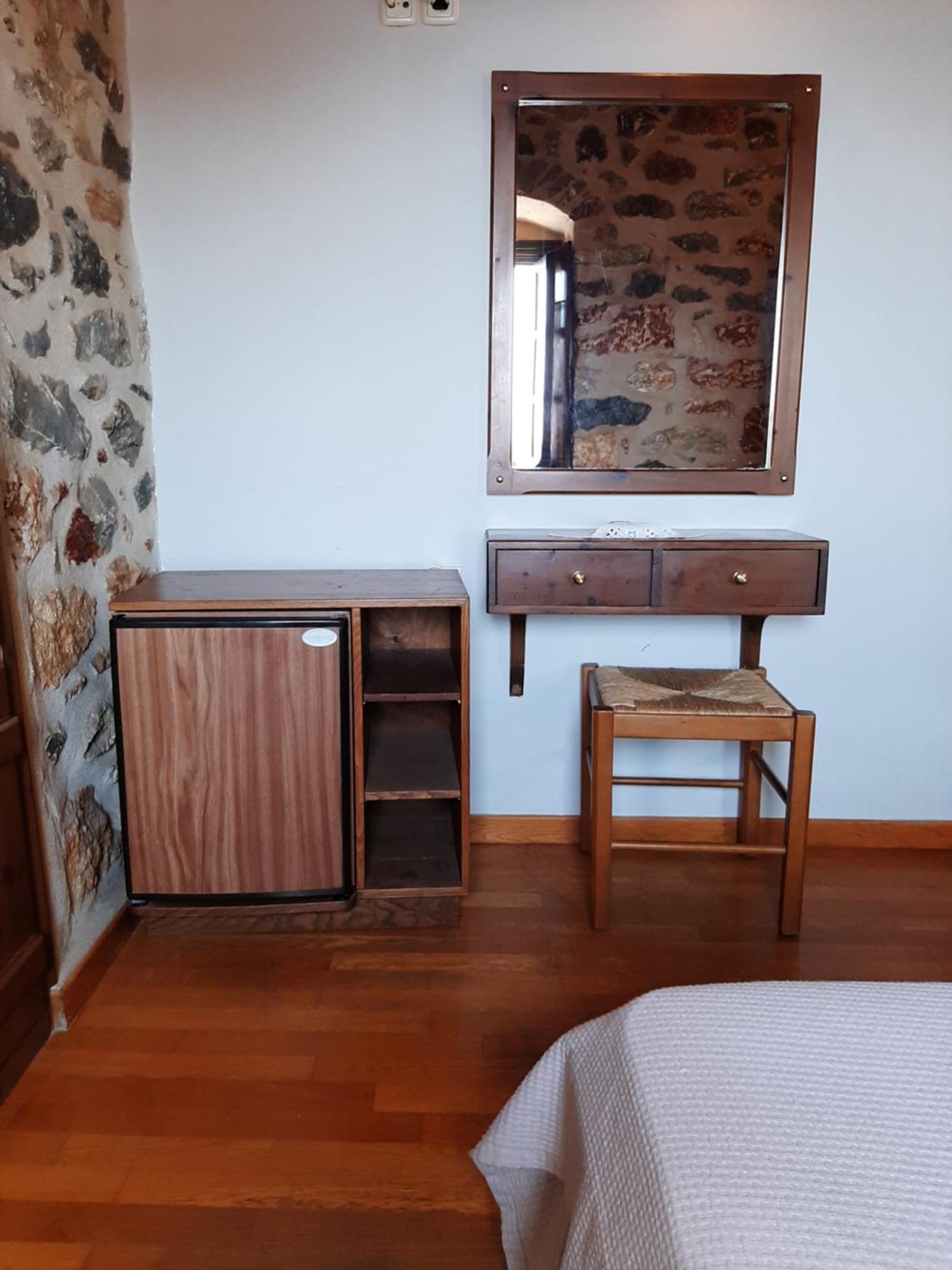 Hotel Pyrgoi Theodorakaki: O Yerolimin Chambre photo