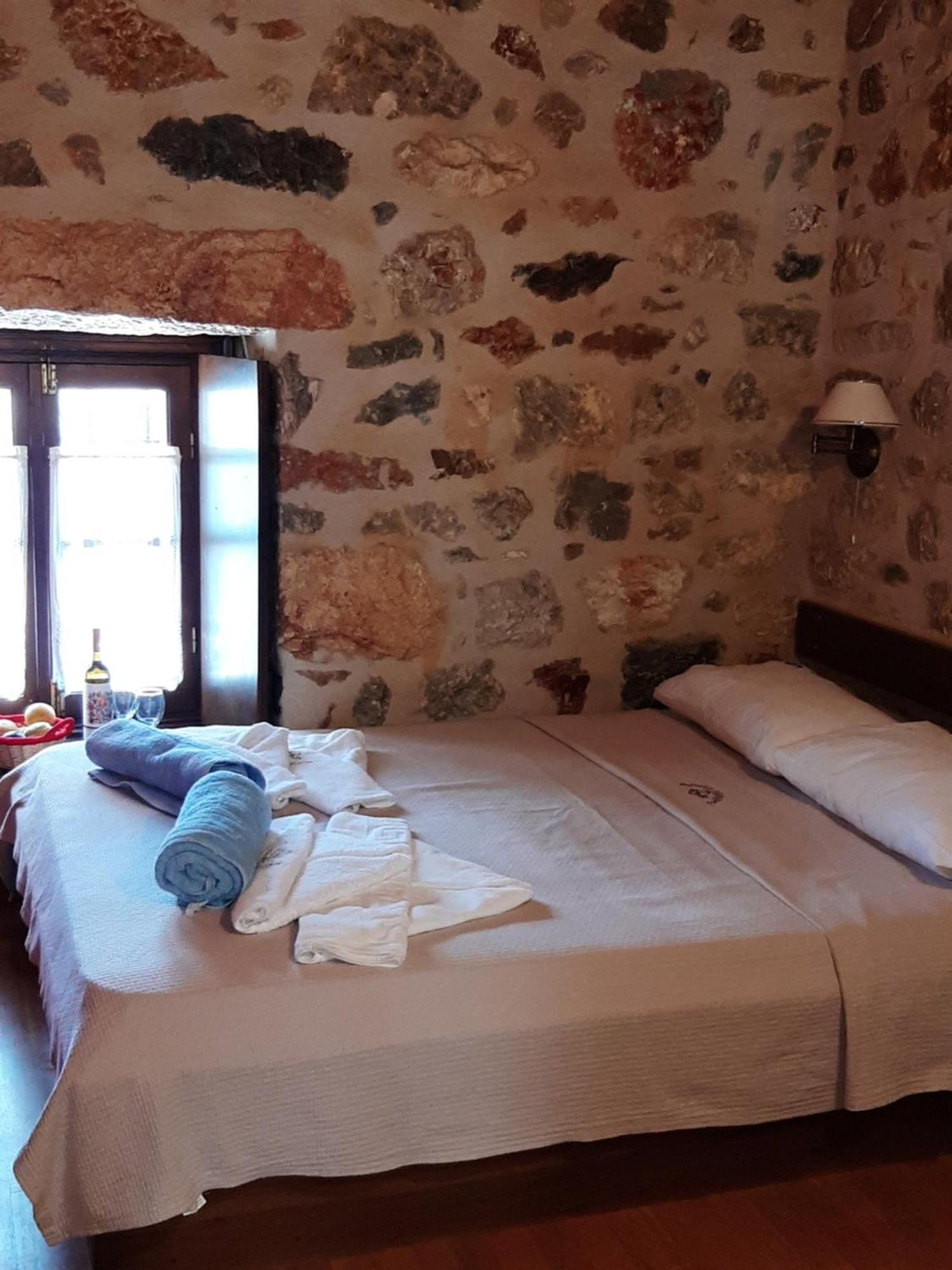 Hotel Pyrgoi Theodorakaki: O Yerolimin Chambre photo