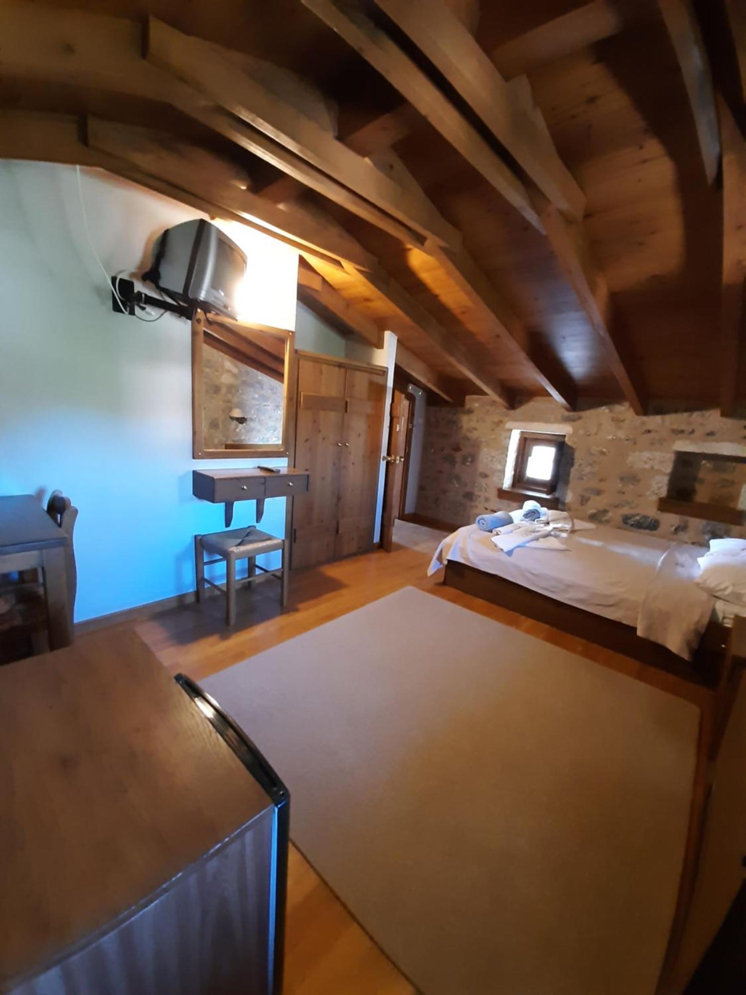Hotel Pyrgoi Theodorakaki: O Yerolimin Chambre photo