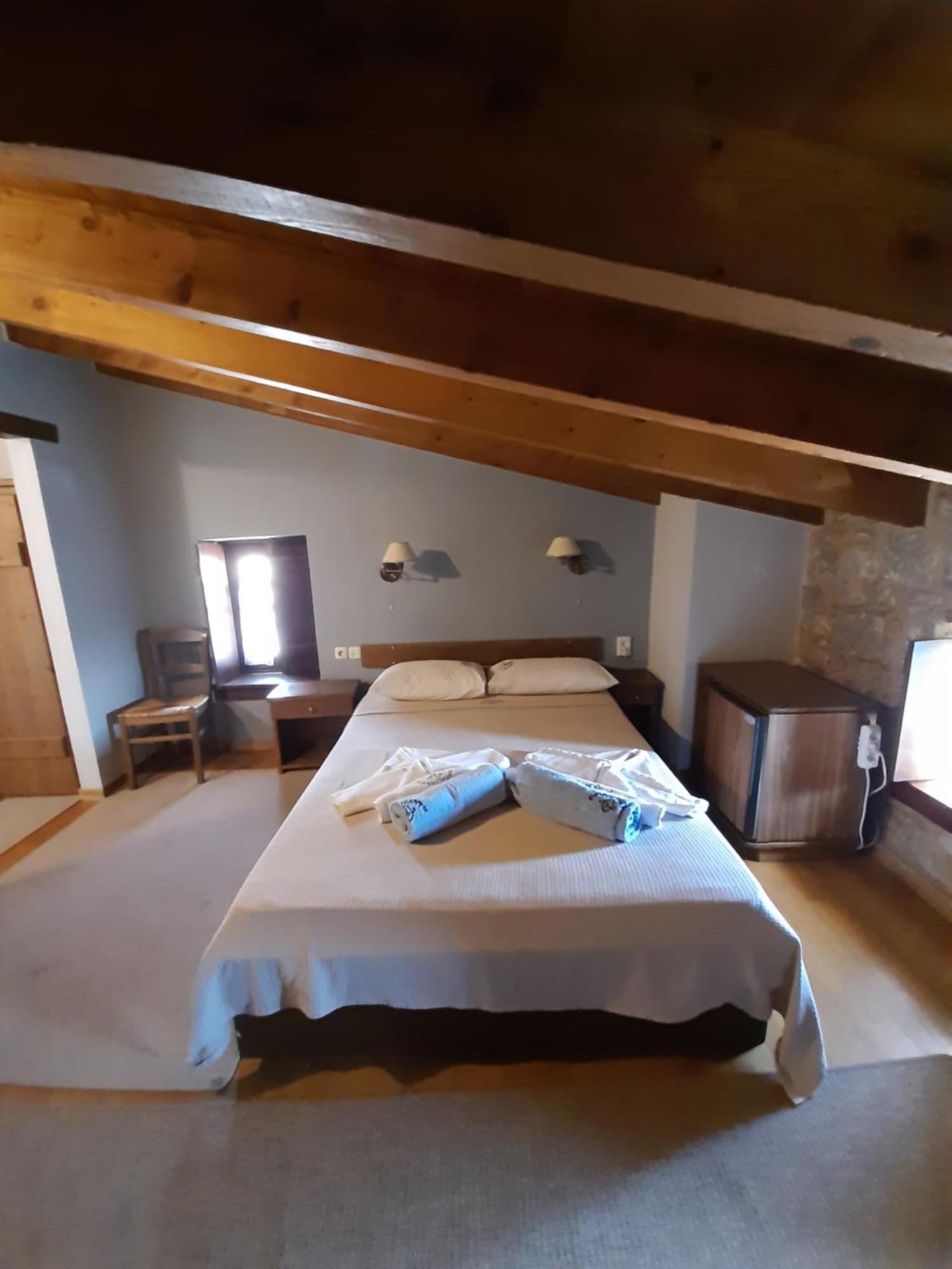Hotel Pyrgoi Theodorakaki: O Yerolimin Chambre photo