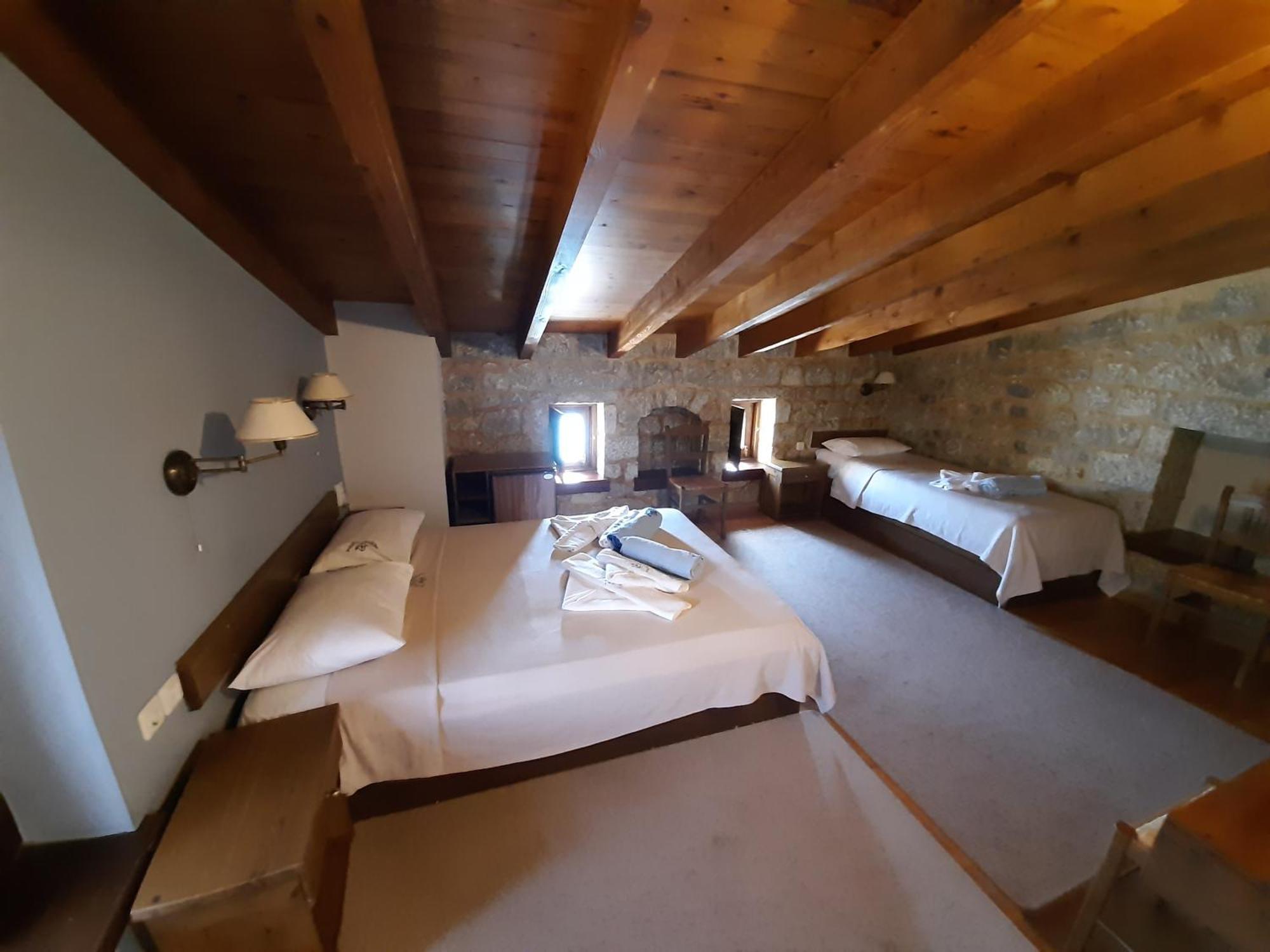 Hotel Pyrgoi Theodorakaki: O Yerolimin Chambre photo