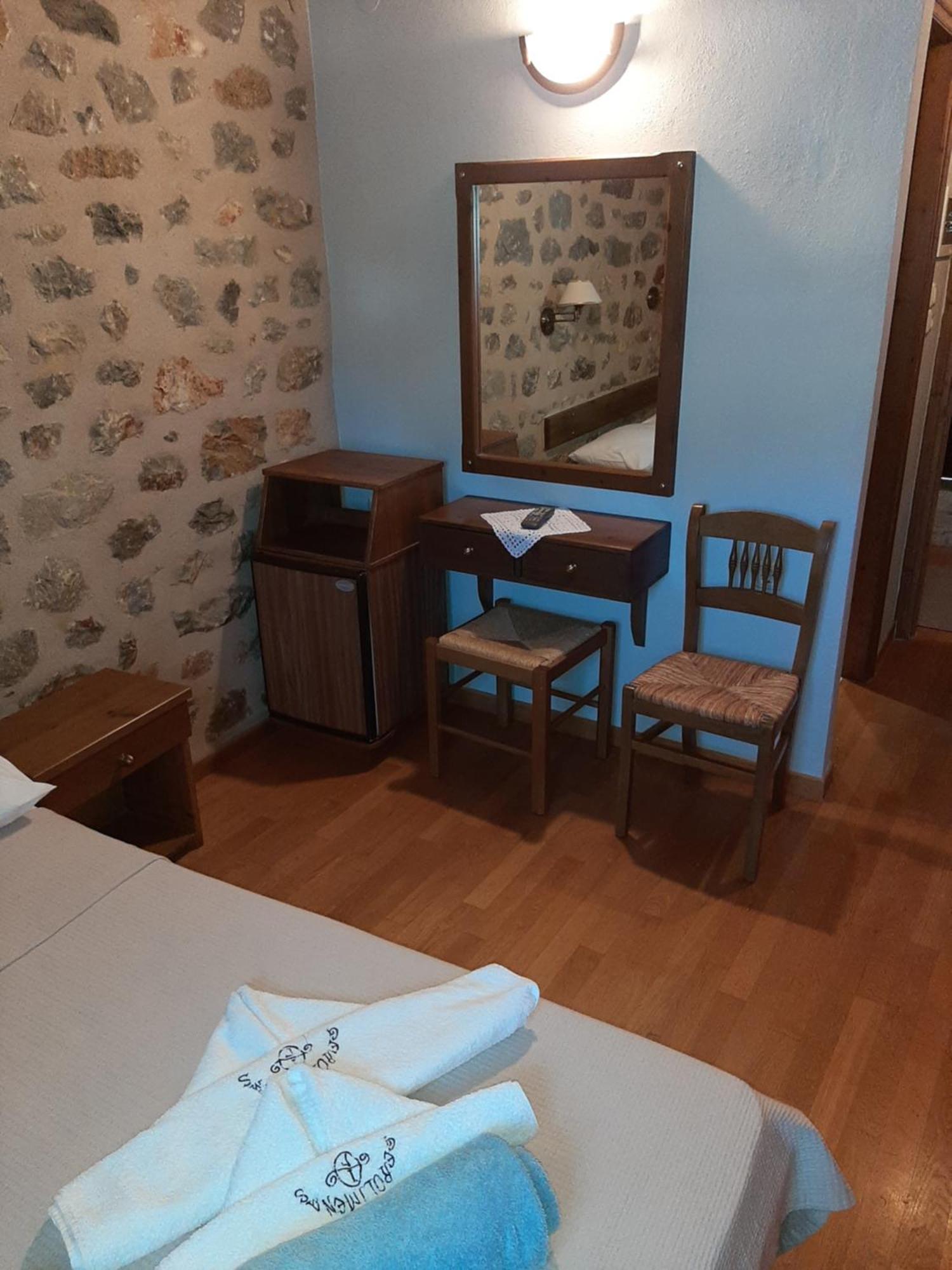 Hotel Pyrgoi Theodorakaki: O Yerolimin Chambre photo