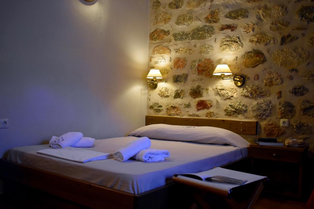 Hotel Pyrgoi Theodorakaki: O Yerolimin Chambre photo